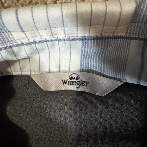 Wrangler Shirt Mens Large Blue Gray Plaid Short Sleeve Outdoor Fishing Hiking - Picture 4 of 8